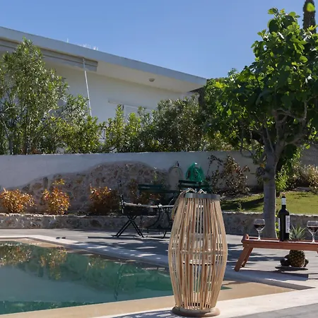Villa Relaxing Pool House In Lagonisi 2 *