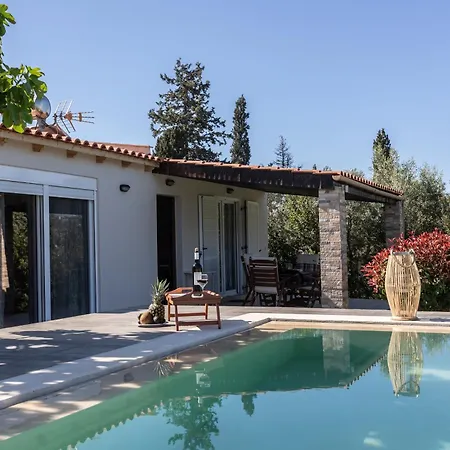 Relaxing Pool House In Lagonisi 2 Kalivia Thorikou